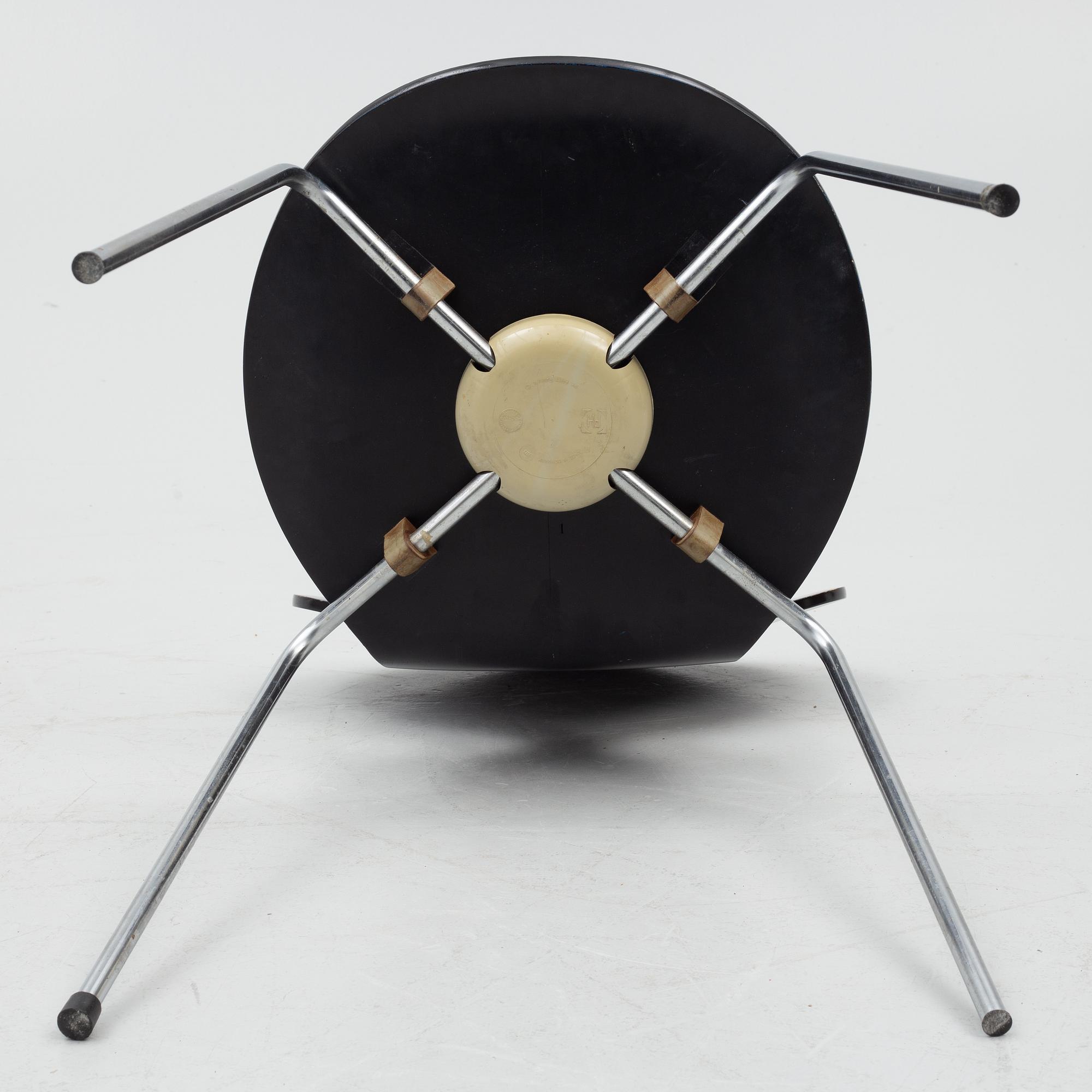 Arne Jacobsen, stolar, ett par, "Myran", Fritz Hansen, Danmark, 1973.