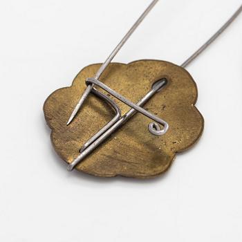 Alexander Calder, flower brooch, 1940.