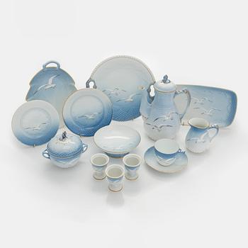 Kahviastiasto, 47 osaa, "Måsen", posliini, Bing & Grøndahl, Tanska.