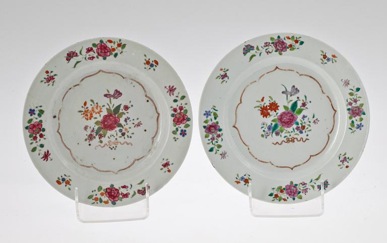 TALLRIKAR, ett par, porslin, Qianlong, Kina 1700-tal.