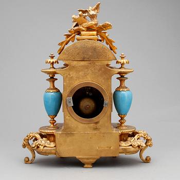 BORDSPENDYL, stämplad Pelmourey, 1800-talets slut.