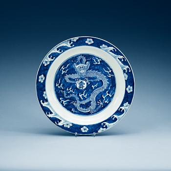 A blue and white charger, Qing dynasty, Kangxi (1662-1722).