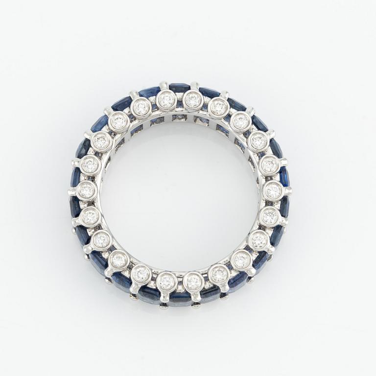 Ring, with sapphires and brilliant-cut diamonds.