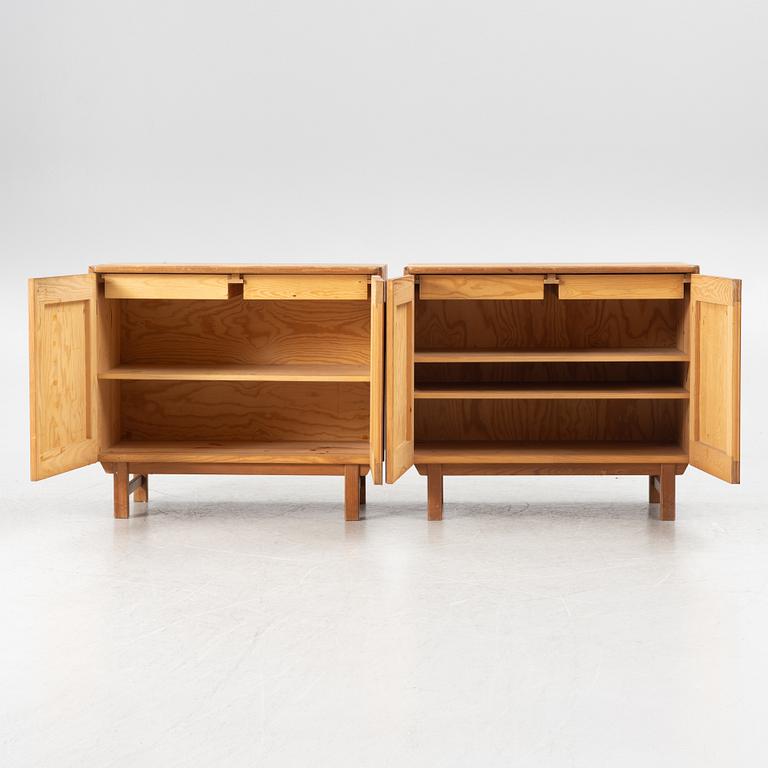 Skåp, ett par, sportstugemöbler, Svensk Fur, 1900-talets mitt.