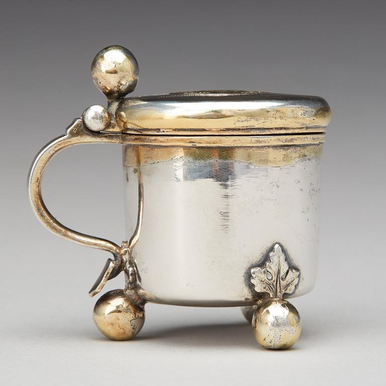Johan Lorenz Starin, miniatyrdryckeskanna, silver, Stockhom 1742. Senbarock.