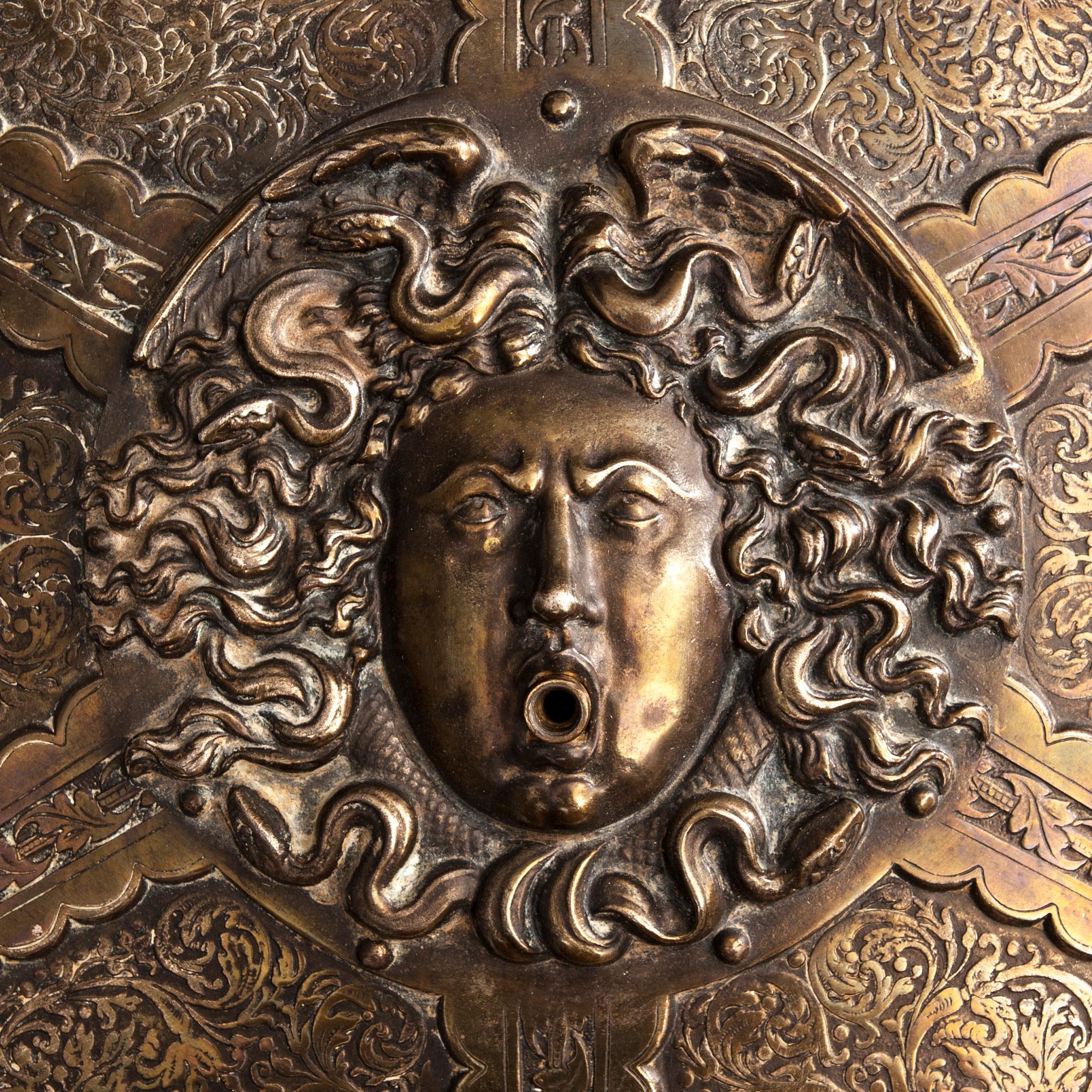 DEKORATIONSSKÖLD / DEL TILL SPRINGBRUNN, försilvrad metall, 1800-talets slut.