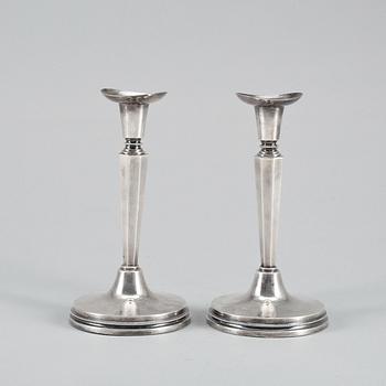 LJUSSTAKAR, ett par, silver, Eric Löfman, MGAB, Uppsala 1971.