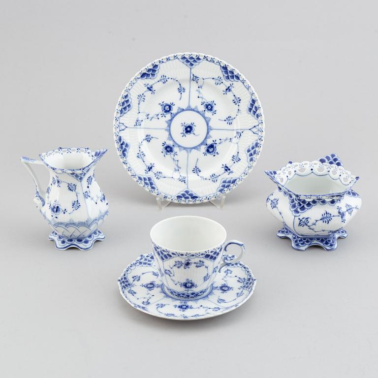 Royal Copenhagen, a porcelaine part coffee service, 'Musselmalet'. (21 pieces).