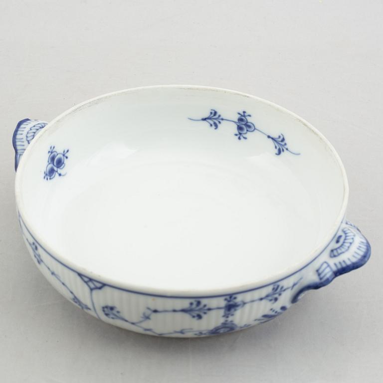A tureen with cover and three sugar boxes with covers, "Blue Fluted"/"Musselmalet", Royal Copenhagen.