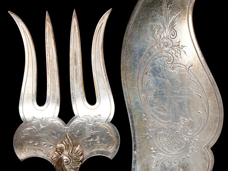 TÅRTBESTICK, i etui, silver, troligen tidigt 1900-tal.