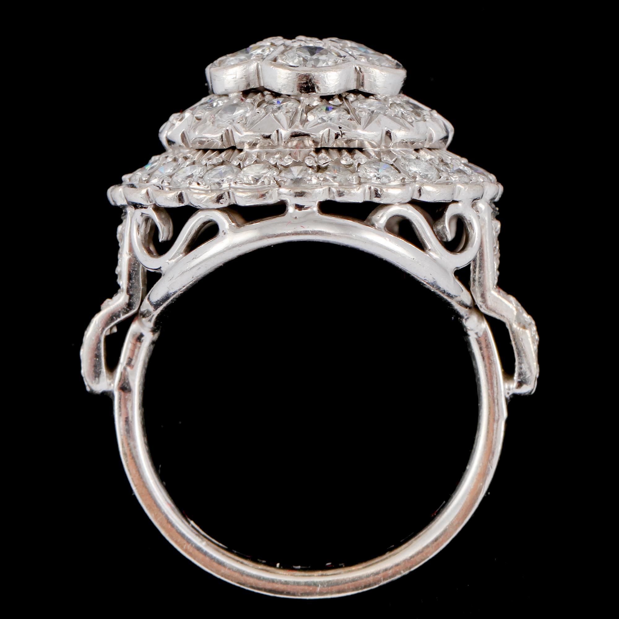 RING, 14k vitguld med 63 briljantslipade diamanter, tot ca 4.7 ct, 2000-tal. Vikt 11 g.