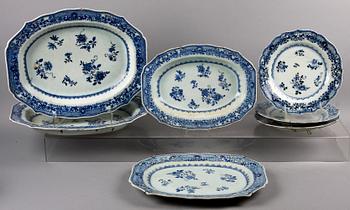 SERVISDELAR, 26 st, porslin, Kina, Qianlong 1736-95.