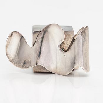 Paula Häiväoja, Ring, sterlingsilver. Pentti Roos/Studio Paula, Helsingfors 1969.