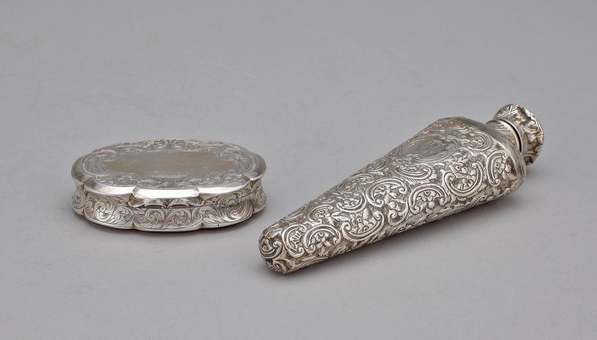 SNUSDOSA SAMT FLAKONG, silver, Birmingham resp London, 1800-tal. Totalvik ca 170 gram.