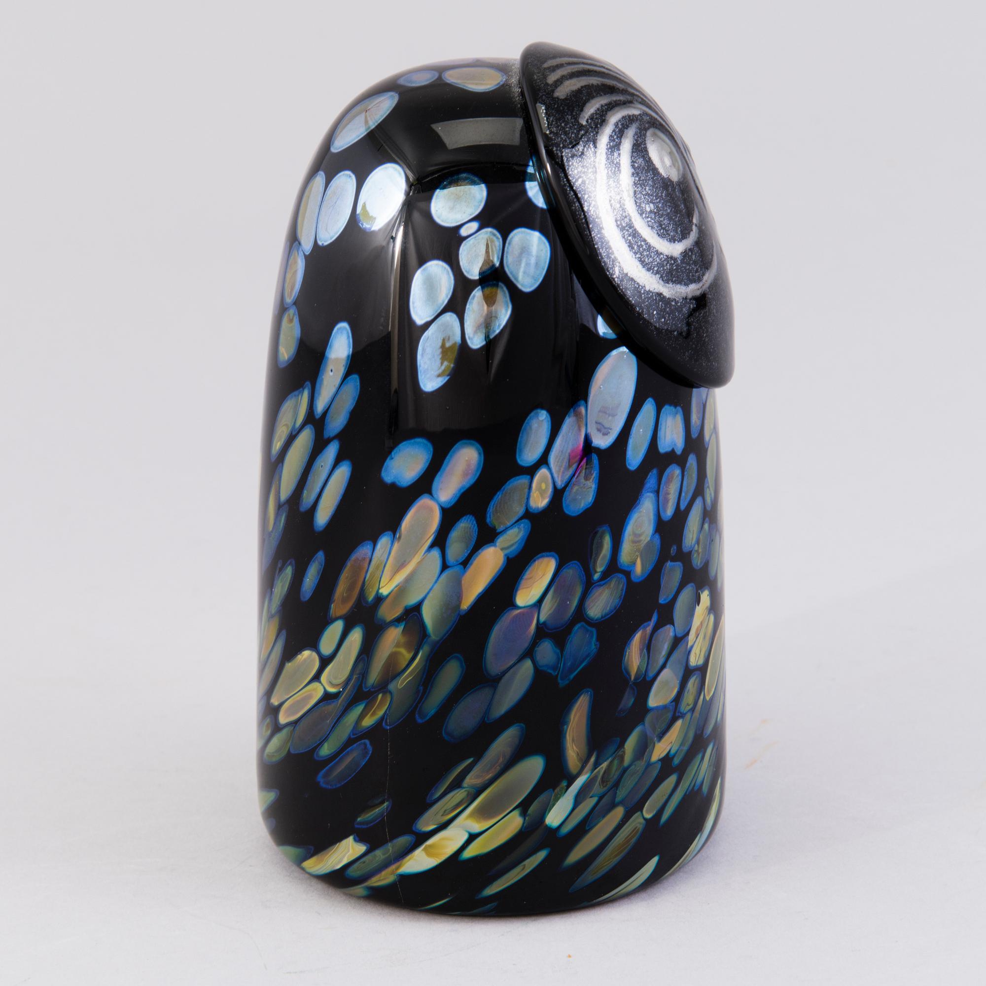 OIVA TOIKKA, A 'Sooty owl' glass figurine signed O. Toikka