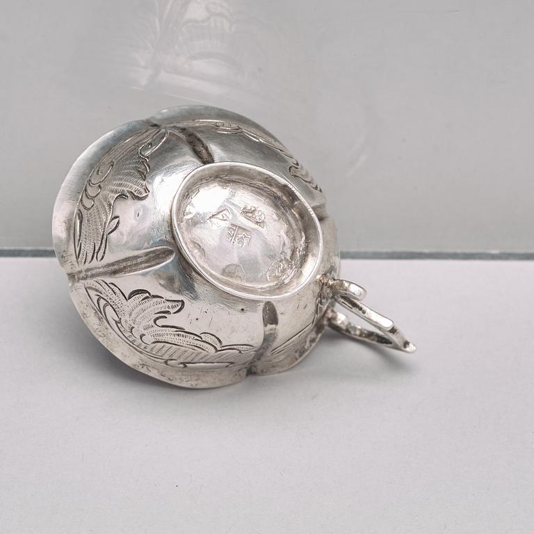 A Russian silver vodka cup, makers mark Fyedor Tichonov Kryskev, Moscow 1770´s.