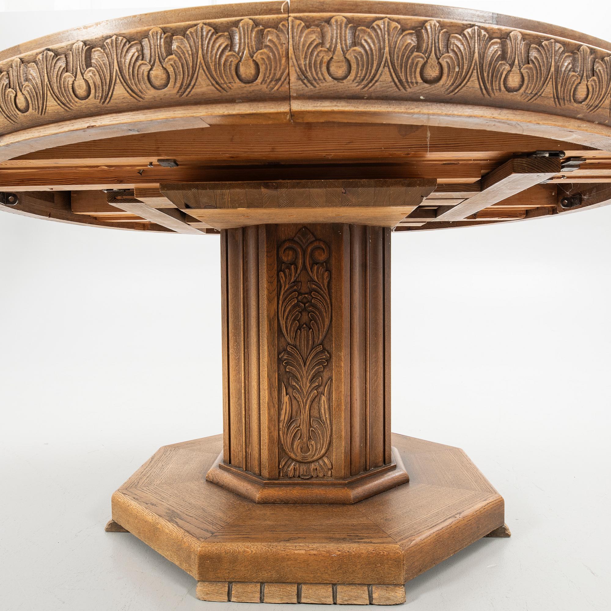 Dining table, first half of the 20th century.