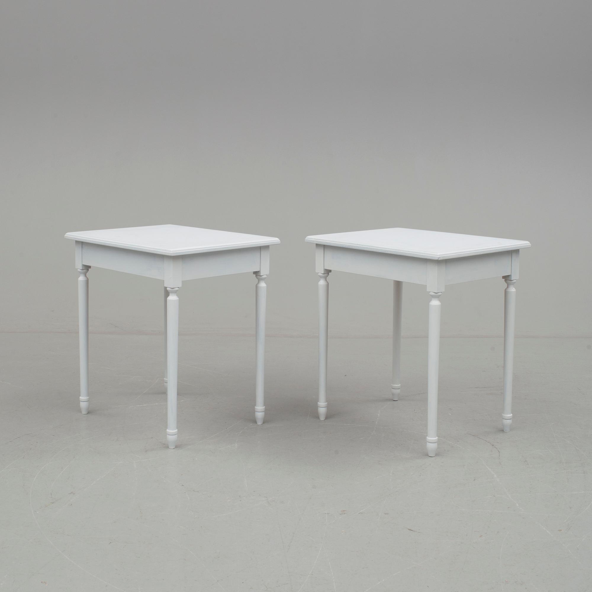 SÄNGBORD, ett par. 1900-talets mitt.