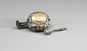 A RUSSIAN SILVER-GILT AND ENAMELD KOVSH, unidentified makers mark, Moscow 1908-1917.
