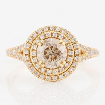 Ring, 14K gold with brilliant-cut diamonds.