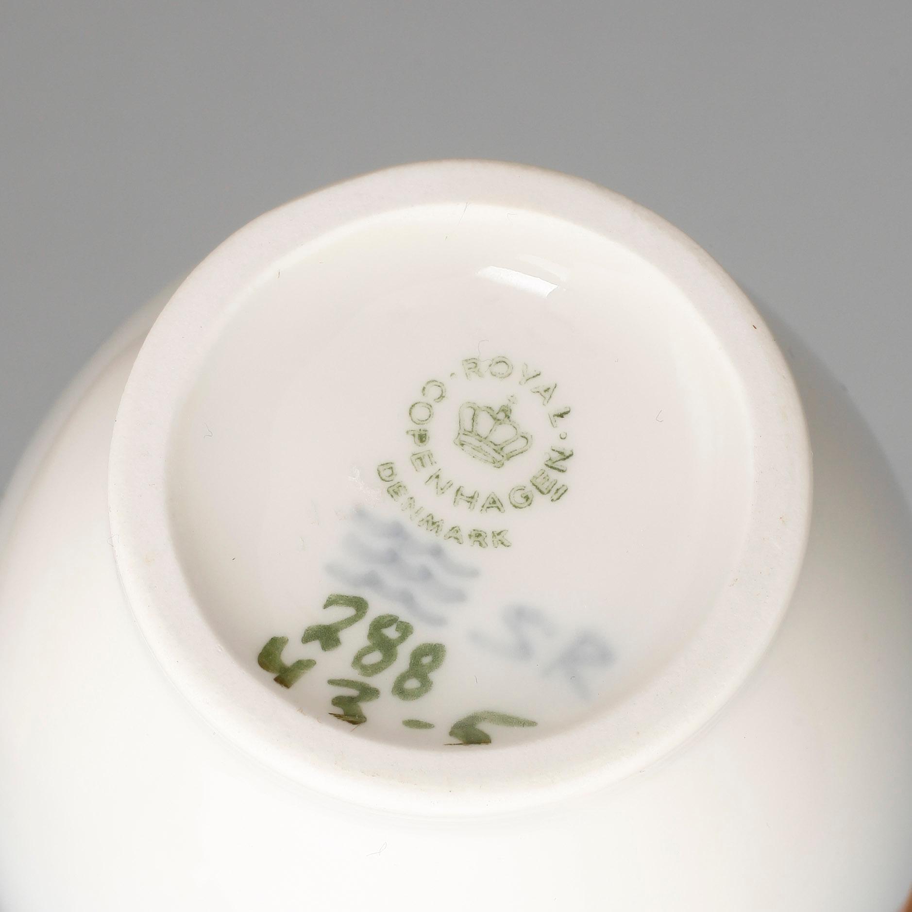 FIGURINER, 9 st samt VAS, porslin, Royal Copenhagen, Danmark.