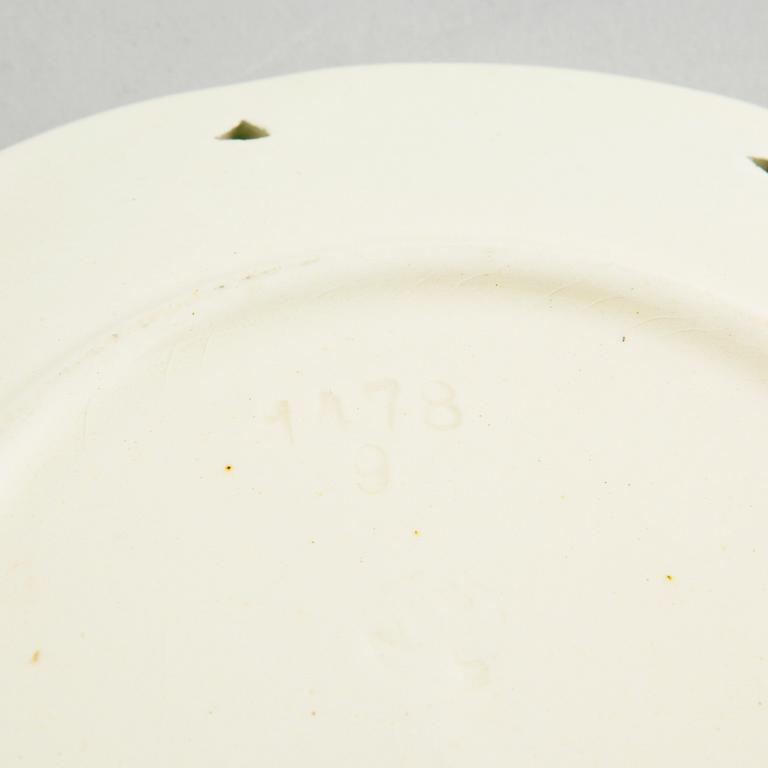 ASSIETTER, 12 st, samt FAT, flintgods, jugend, Villeroy & Boch, Niederlassung Schramberg, märkning mellan 1883-1900.