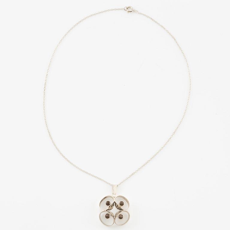 Collier, silver med rökkvarts, Kultasepät Salovaara, Finland.