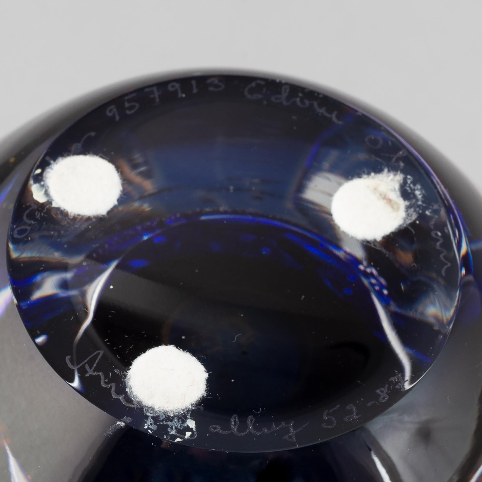 Edvin Öhrström, vase, glass, Ariel, "Flickan och Duvan", Orrefors.