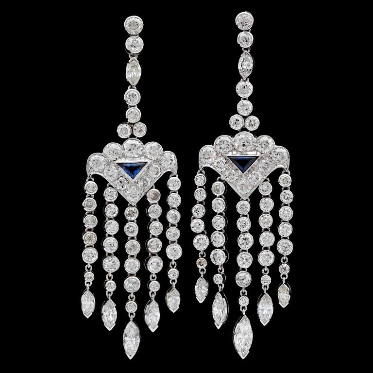 A pair of diamond and blue sapphire chandelier earrings, tot. app. 12.50 cts.