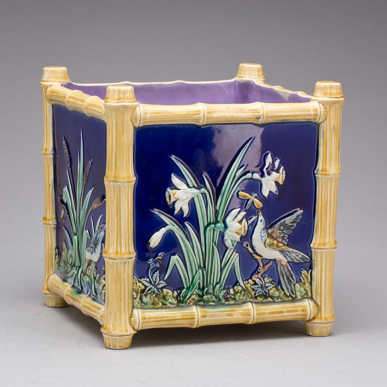 YTTERFORDER, flintgods. Märkt JM, Gustavsberg, 1800-talets slut.