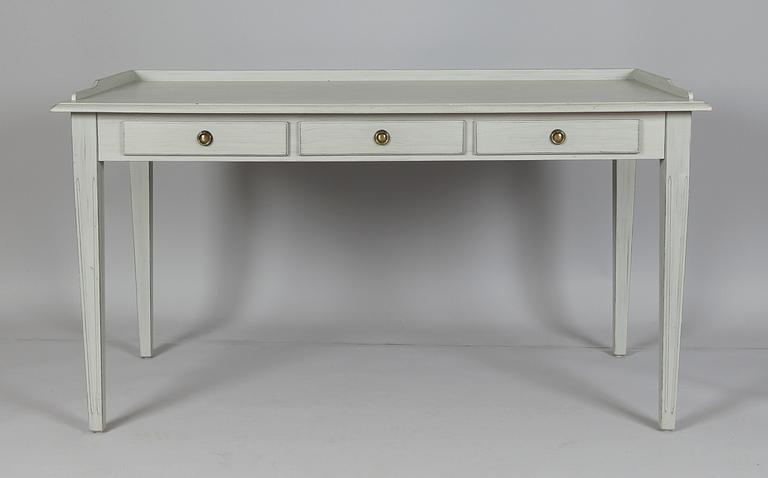SKRIVBORD, gustaviansk stil, 1900-talets andra hälft.