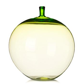 15. Ingeborg Lundin, a green underlay "Äpplet" (The Apple) glass vase, Orrefors, Sweden, post 1957.