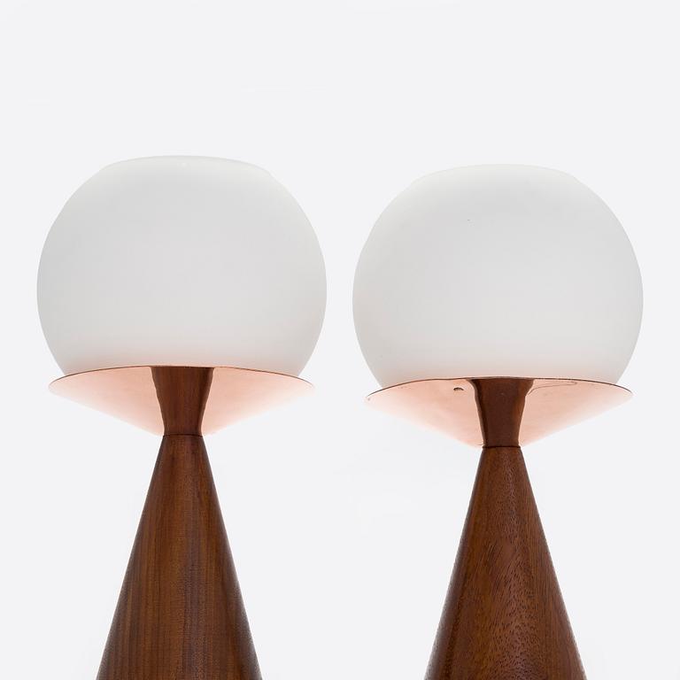 Maria Lindeman, a pair of mid-20th century 'K11-40' table lamps for Idman.