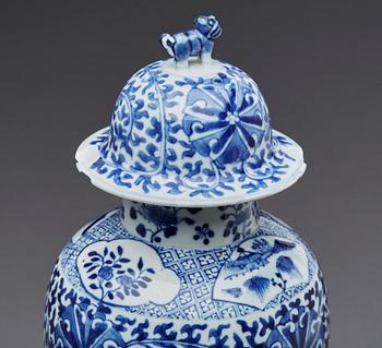 LOCKURNA, porslin, Kina, 1800/1900-tal.