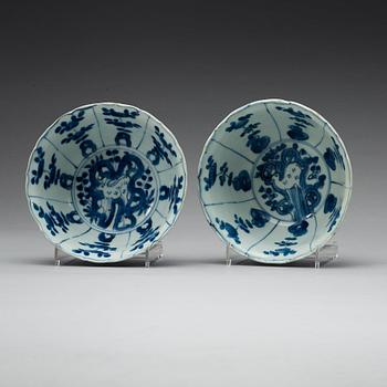 Two blue and white bowls, Ming dynasty, Wanli (1573-1612).
