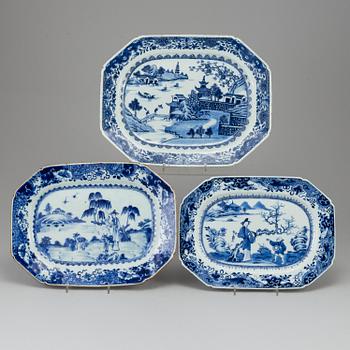 Three blue and white export porcelain serving dishes, Qing dynasty, Qianlong (1736-95).