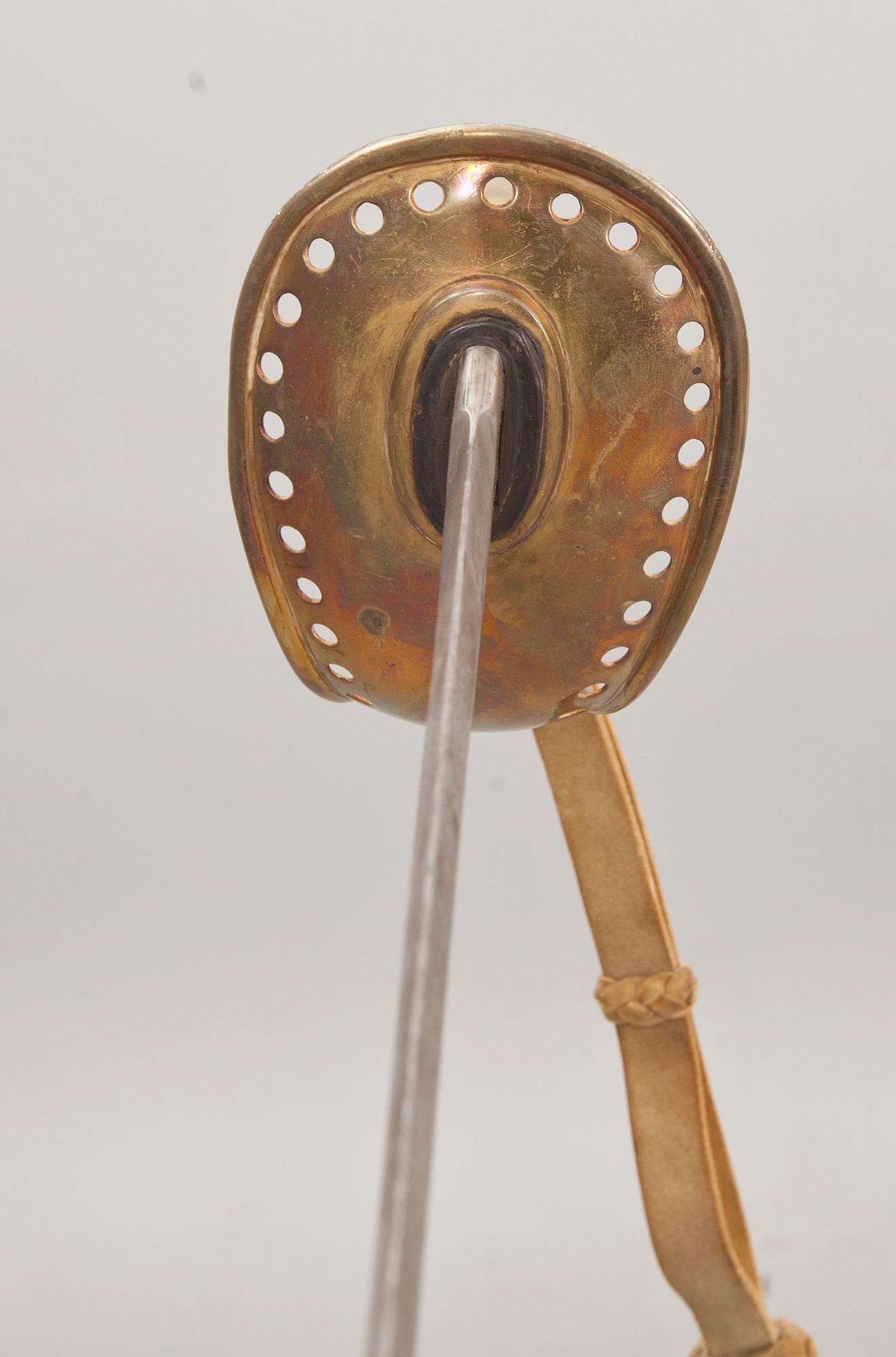 SABEL, svensk, m/1893.
För kavallerimanskap.