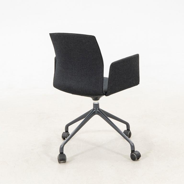 Pensi Design Studio, office chair on wheels, "Kabi" for Akaba, 1980s.