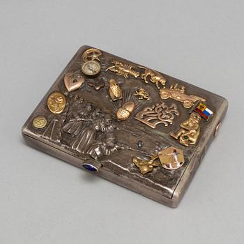 A Russian 20th century parcel-gilt cigarette-case, unidentified makers mark, St. Petersburg 1908-1917.