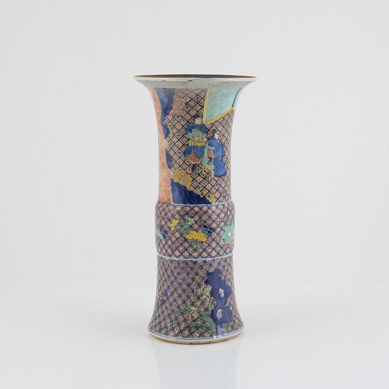 A transition style porcelain vase, 20th century.