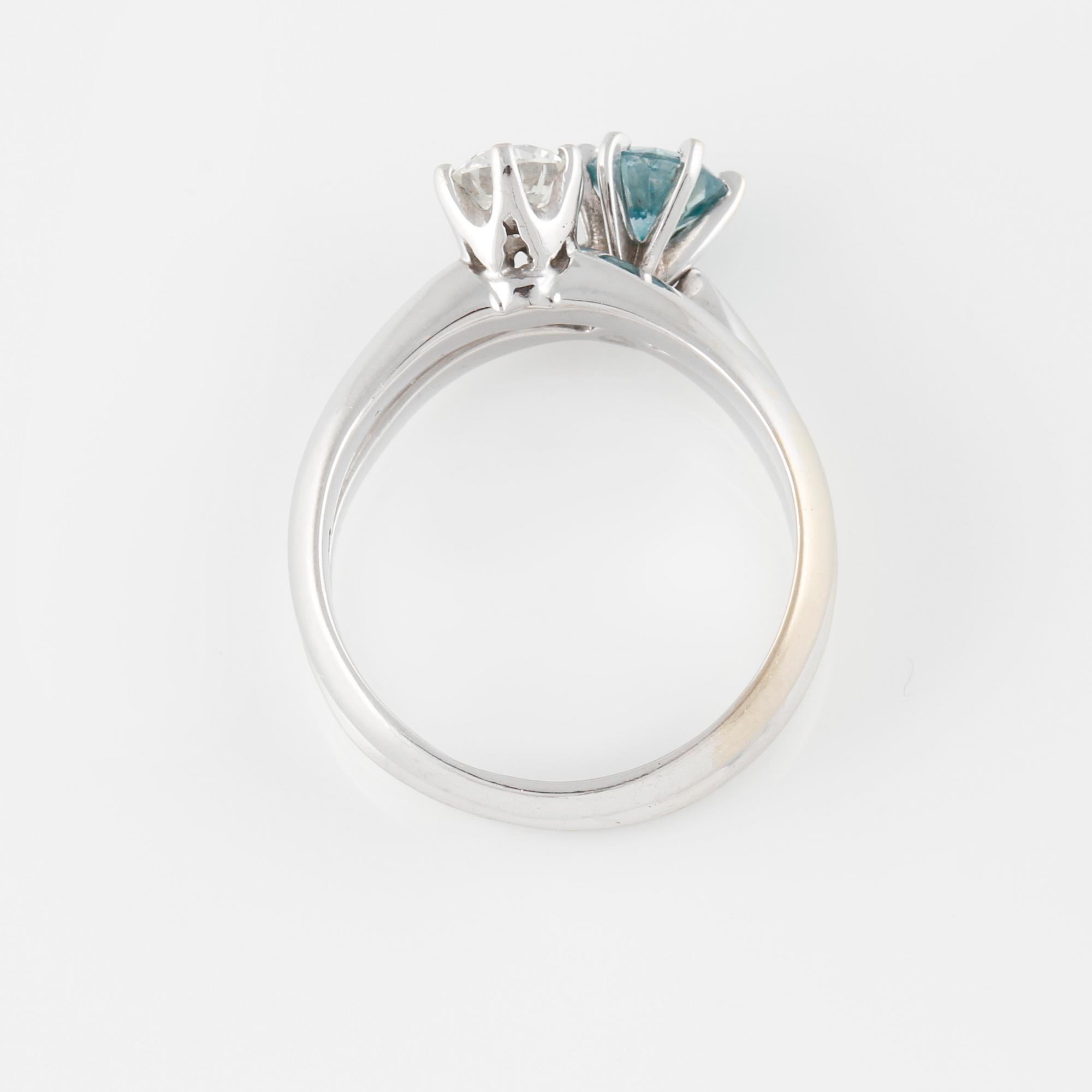 RING, 14K vitguld med 2 briljantslipade diamanter ca 1.20 ct. Vikt 7,7 gram.