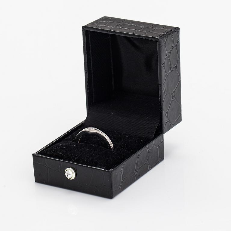 Ring, platina, diamanter ca 0.31 ct tot. Torbjörn Tillander, Helsingfors 2011.