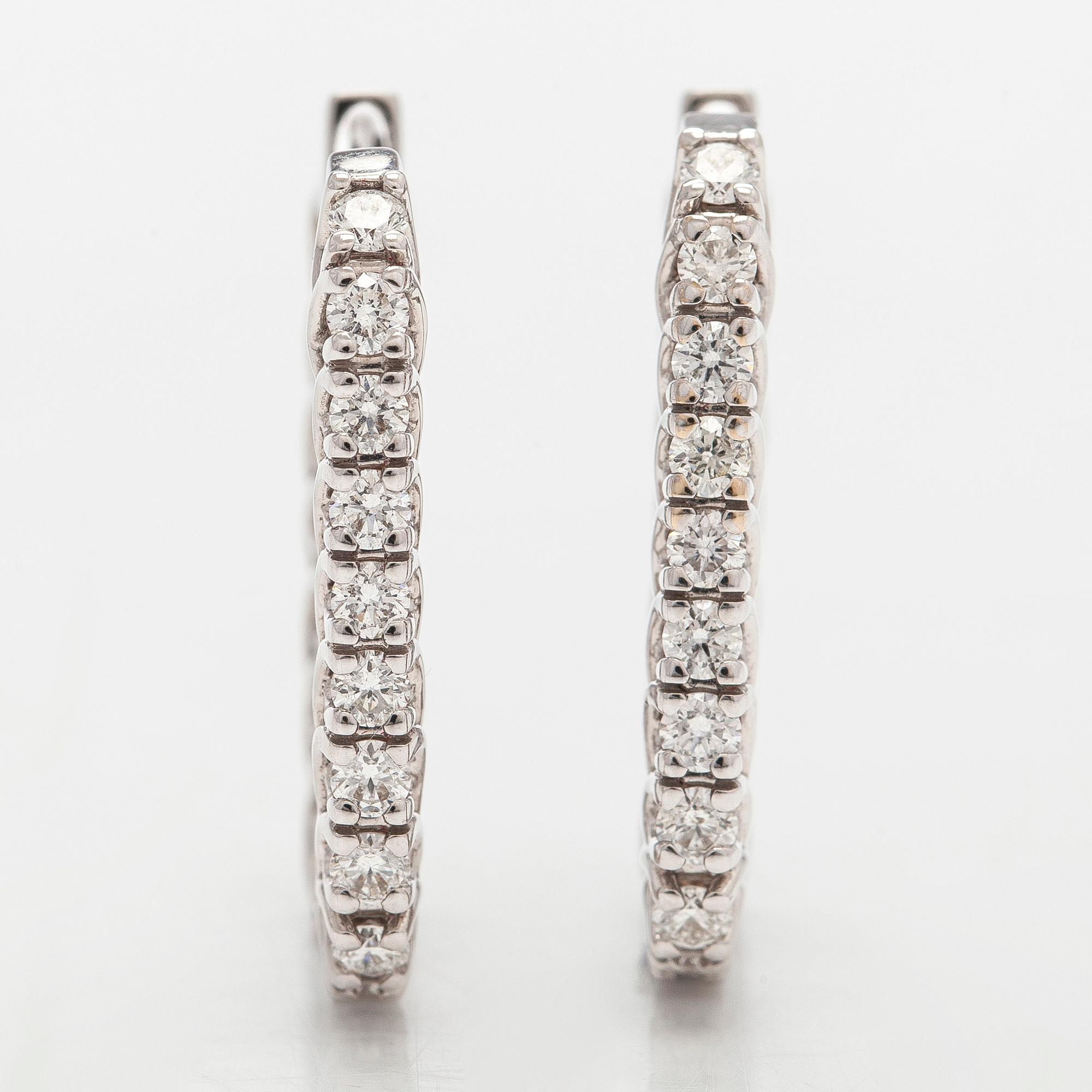 Örhängen, 18K vitguld med briljantslipade diamanter.