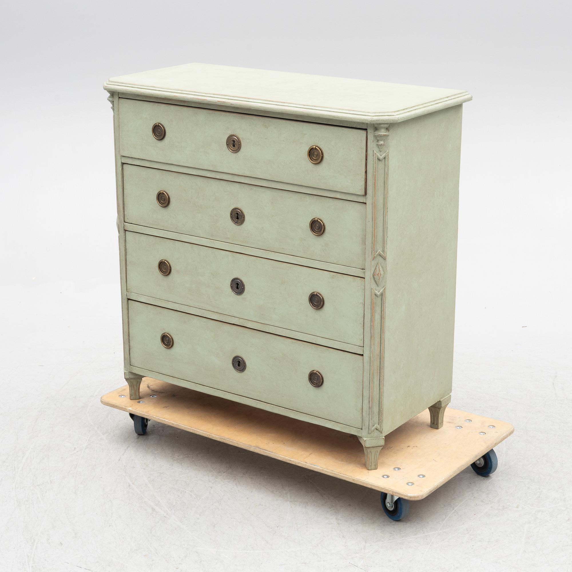 A chest of drawers, late 19th century.