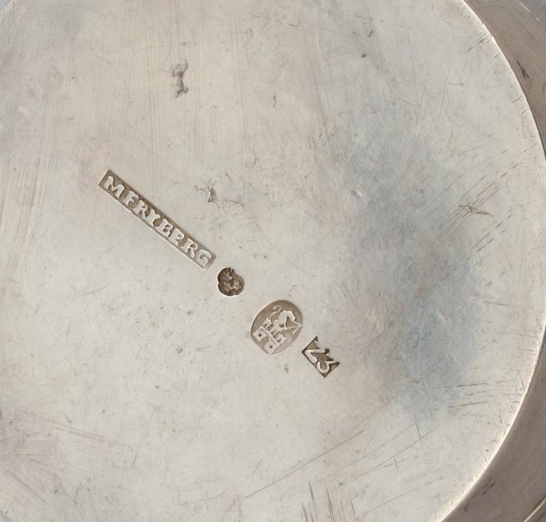 DOSOR, 2 st, silver, Sverige, 1784 respektive 1830, vikt 115 gram.