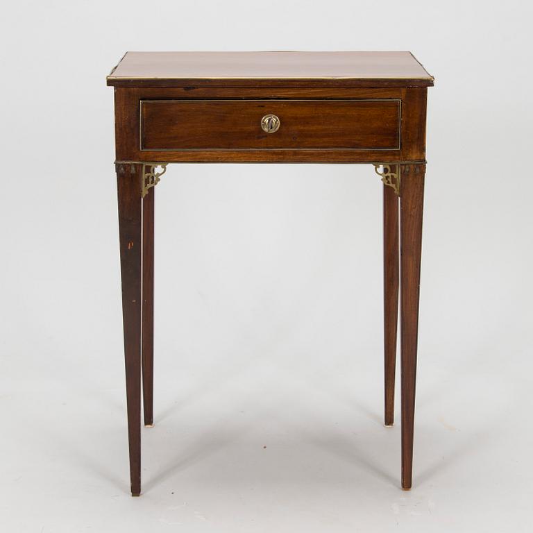 Pöytä, myöhäiskustavilainen, n. 1800.