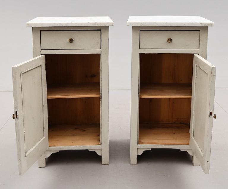 SÄNGBORD, 1 par, 1900-talets första hälft.