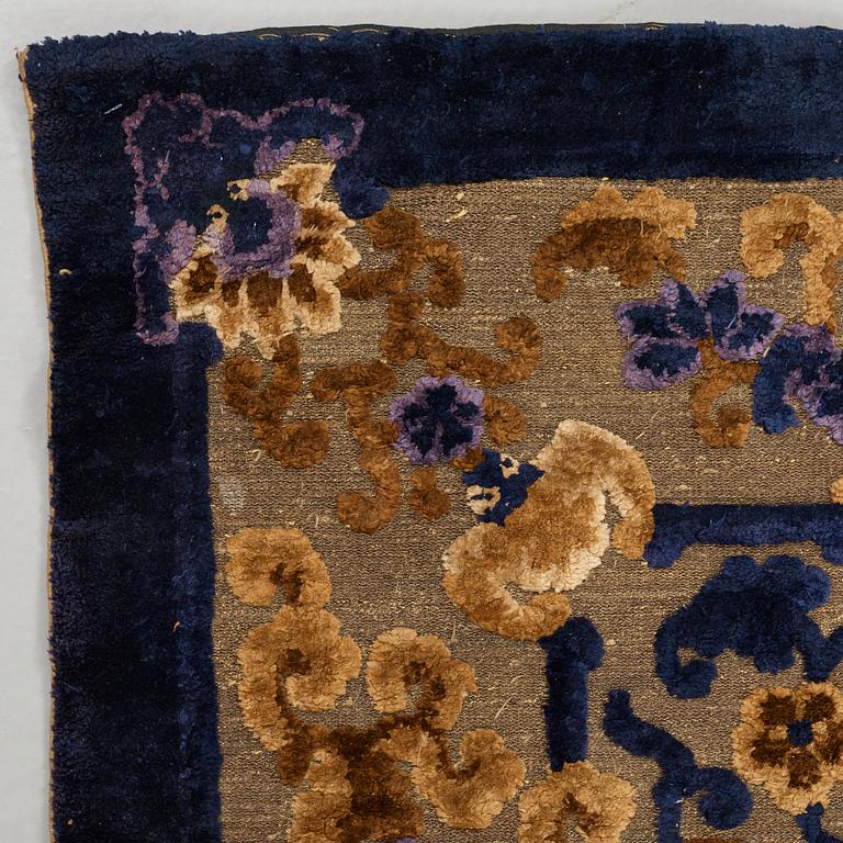 CARPET. Antique silk China relief. 212 x 125 cm. Late Qing dynasty (1644–1911).