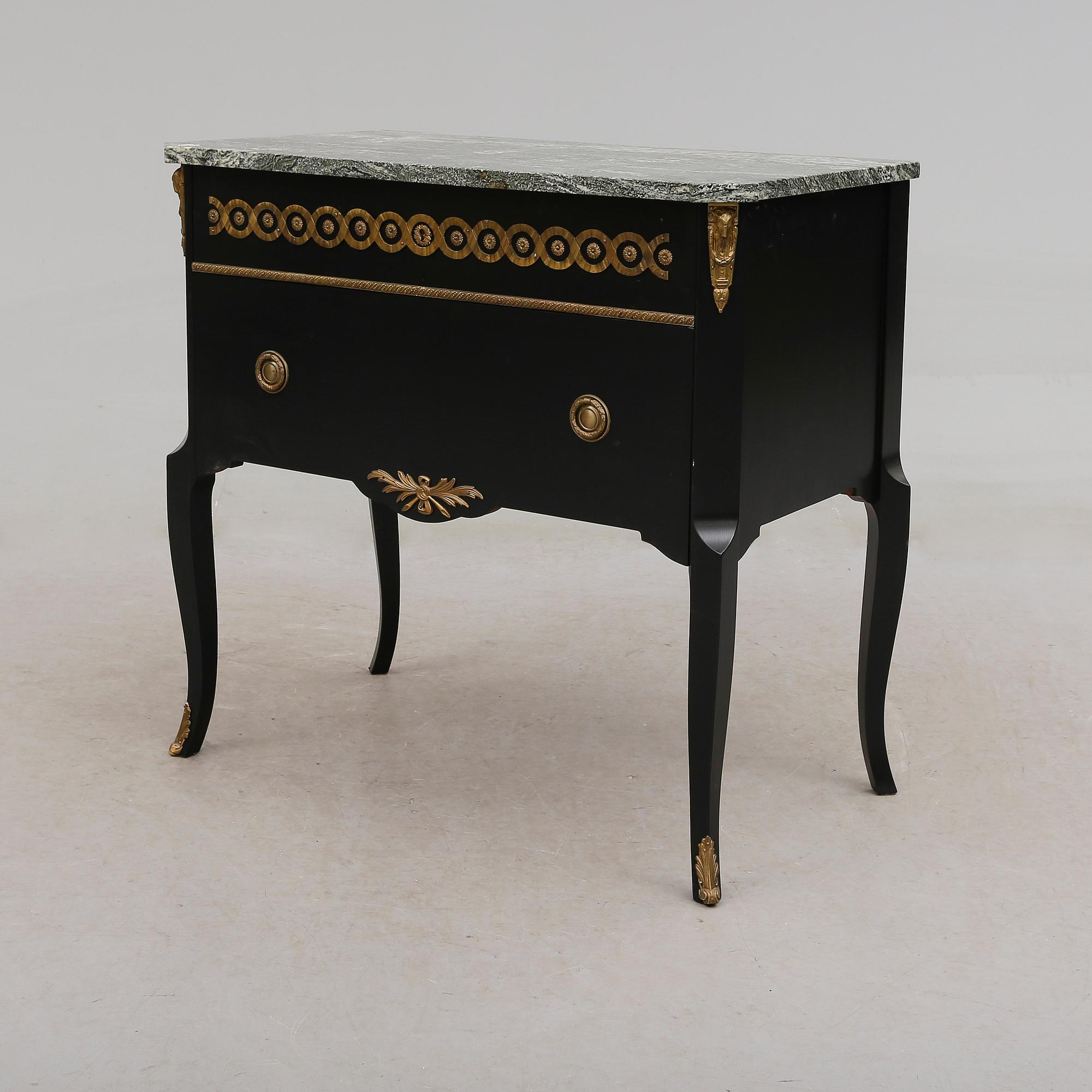 BYRÅ, gustaviansk stil, 1900-talets andra hälft.