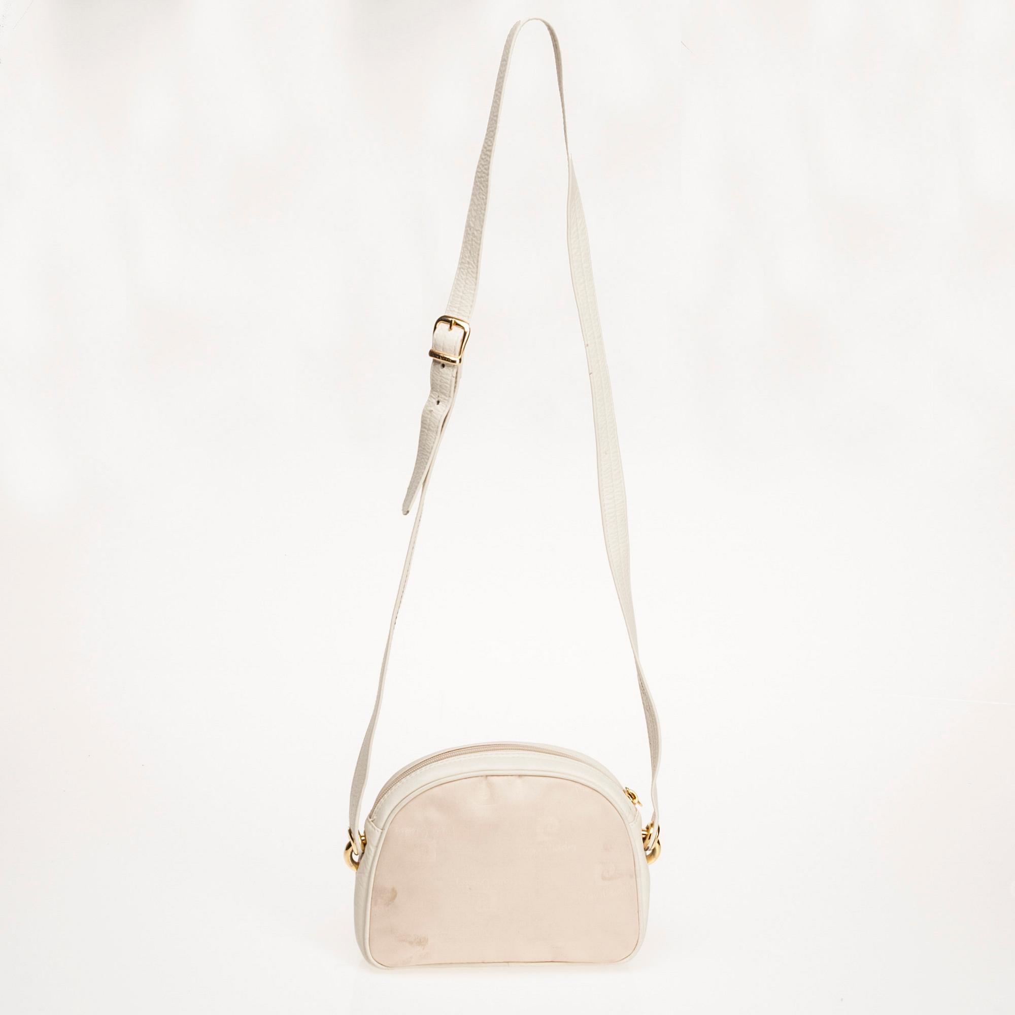 LAUKKU, Pierre Cardin.